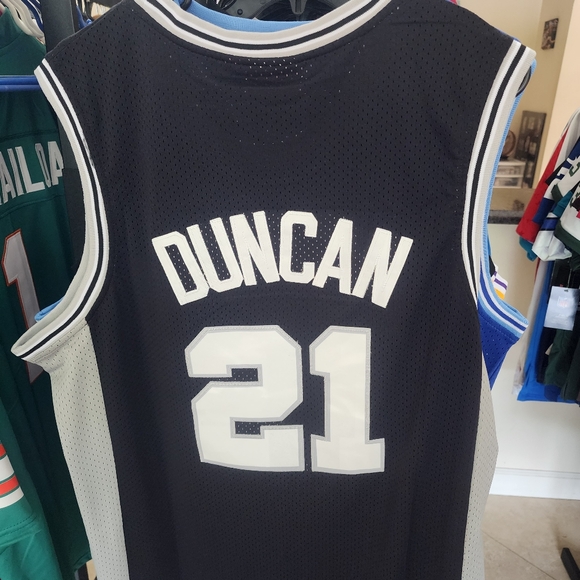 TIM DUNCAN  BLACK SAN ANTONIO SPURS THROWBACK JERSEY - Picture 5 of 5